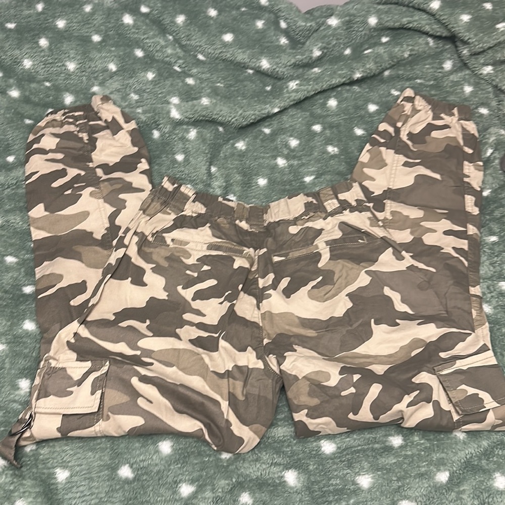🌷2/30🌷Garage Samll Camo Cargo Pants - Picture 3 of 4